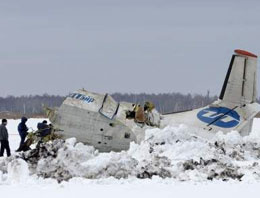 Sibirya'da yolcu uçağı düştü!
