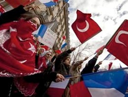 Fransa Türk eylemcileri fişledi mi?